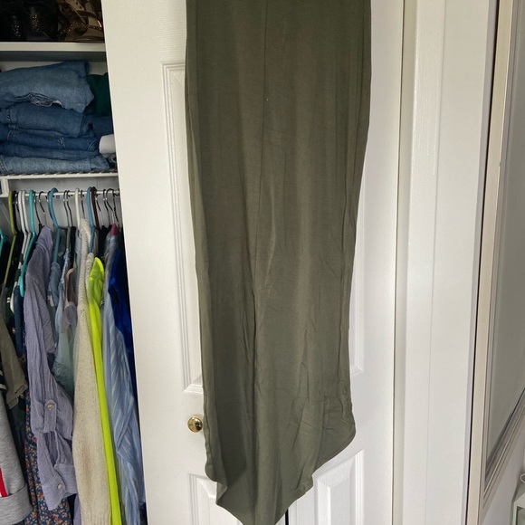 Bebe slit skirt! Midi length - Picture 3 of 4